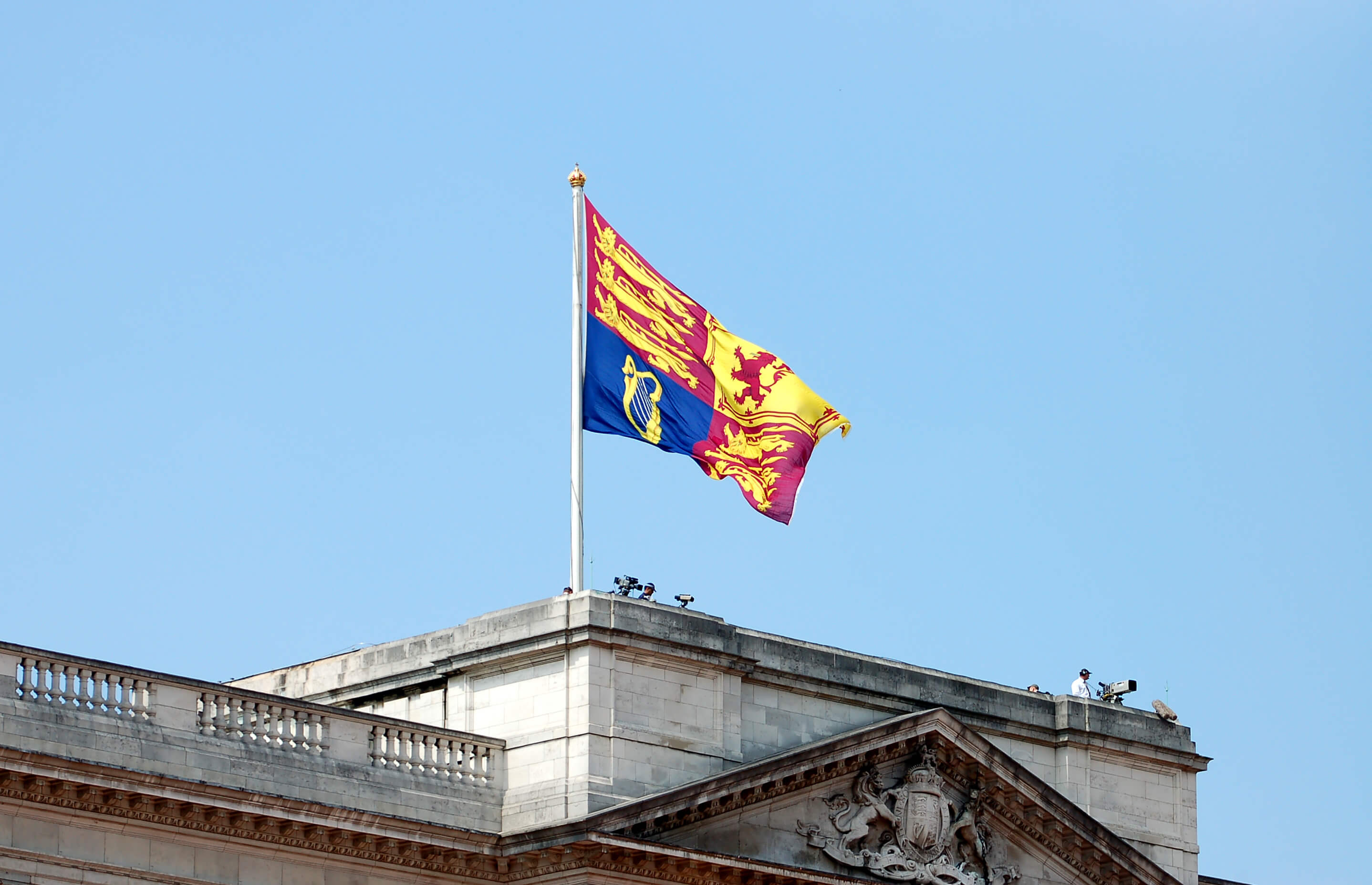 Estandarte Real del Reino Unido en Buckingham Palace